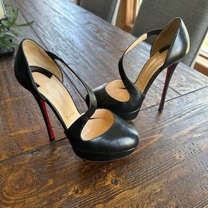 Christian Louboutin black leather Decalcoco Cross Strap Pumps.